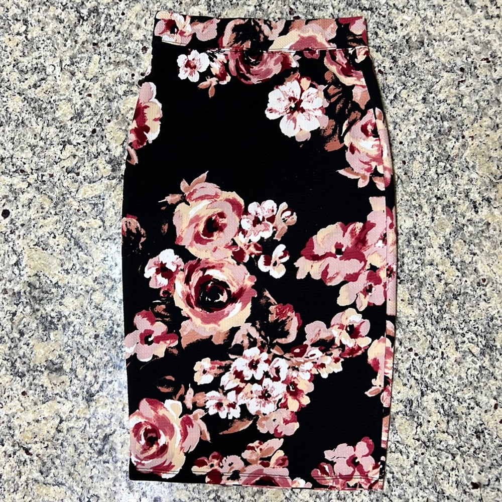 Floral pencil skirt size S